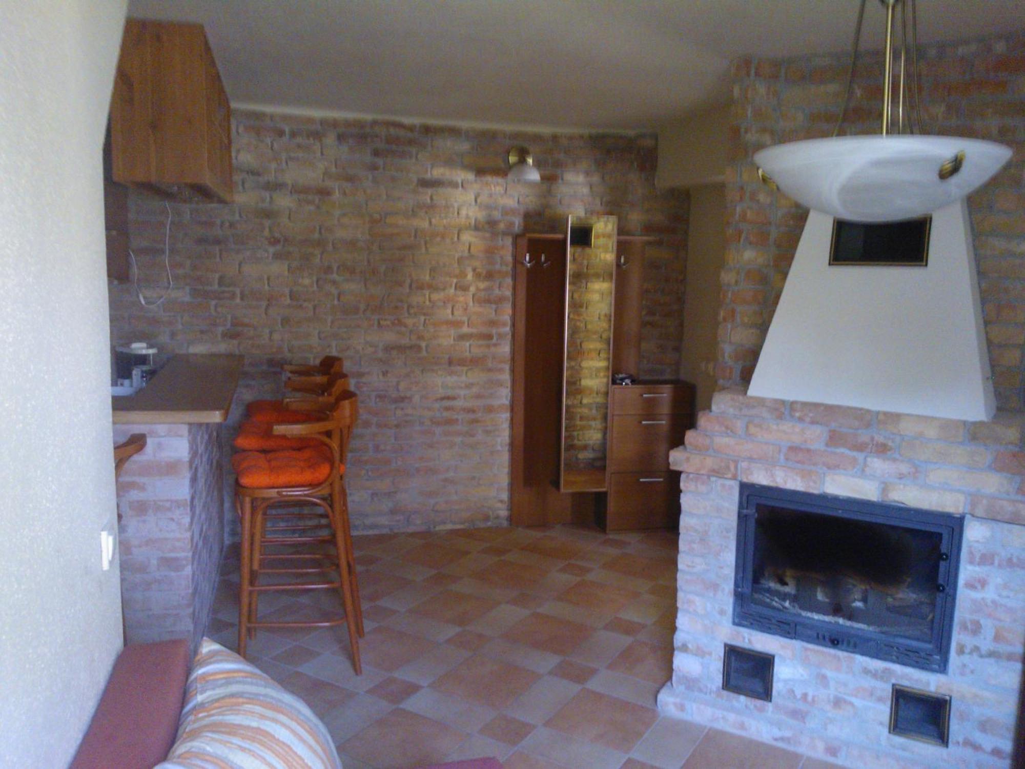 Mediterrán Apartmanház Szántód Szoba fotó