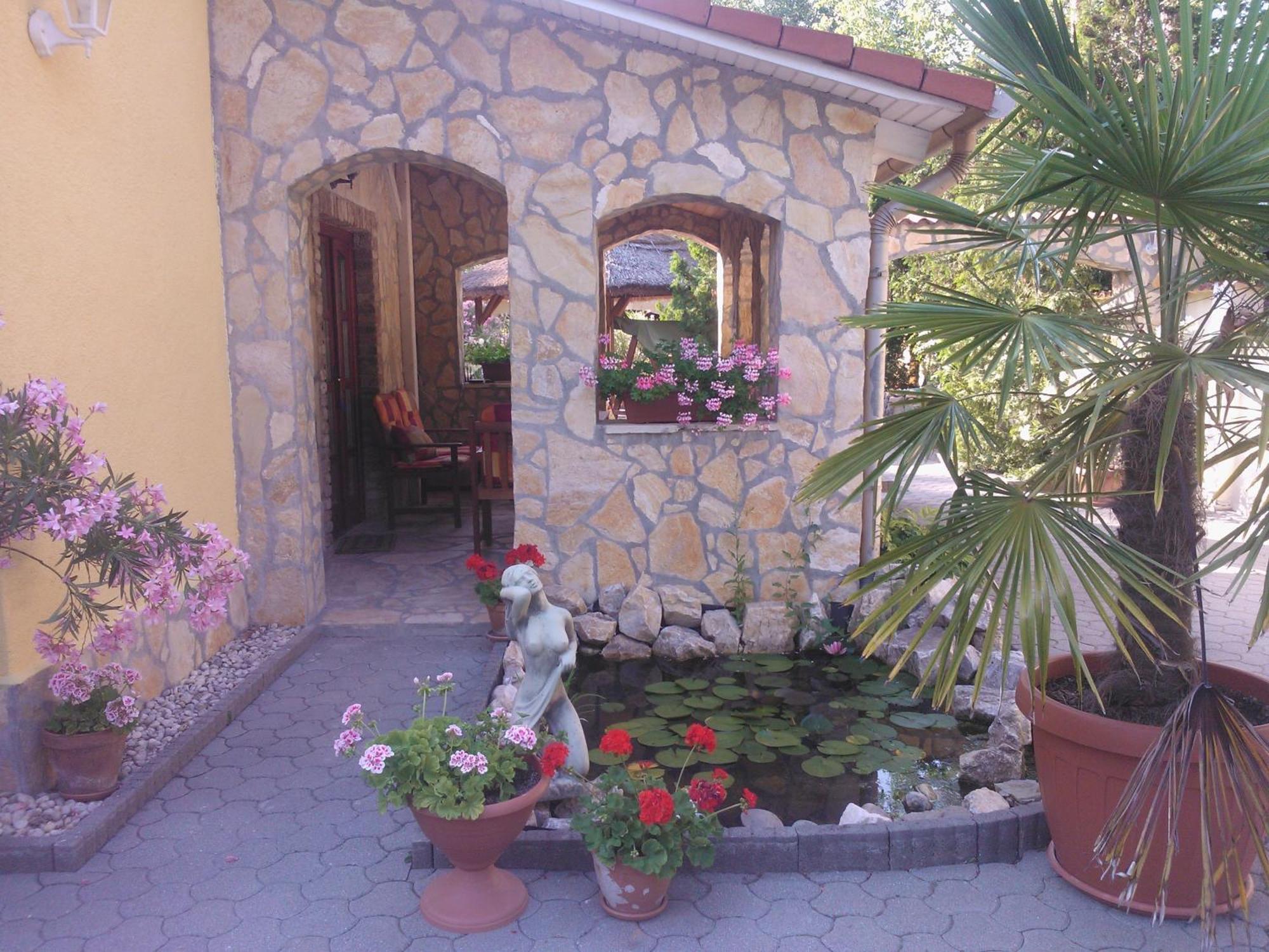 Mediterrán Apartmanház Szántód Szoba fotó